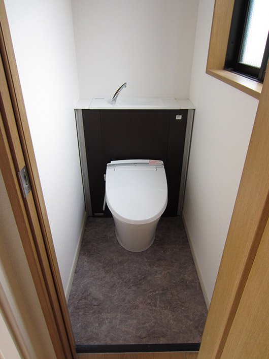 キャビネット付きトイレで見た目もスッキリ！